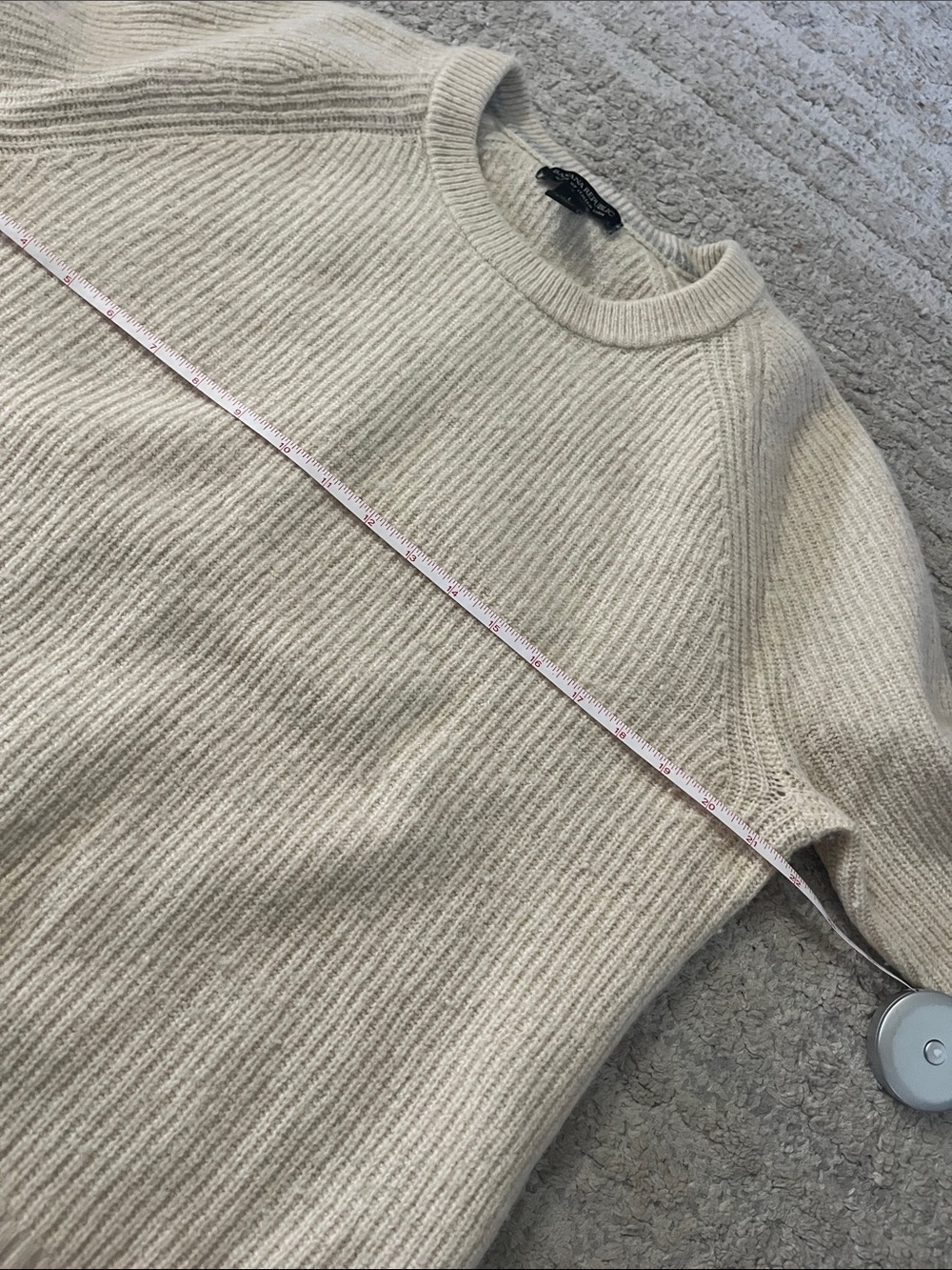 Banana Republic Italian Wool Cream Crewneck Sweater Large - Picture 4 of 7